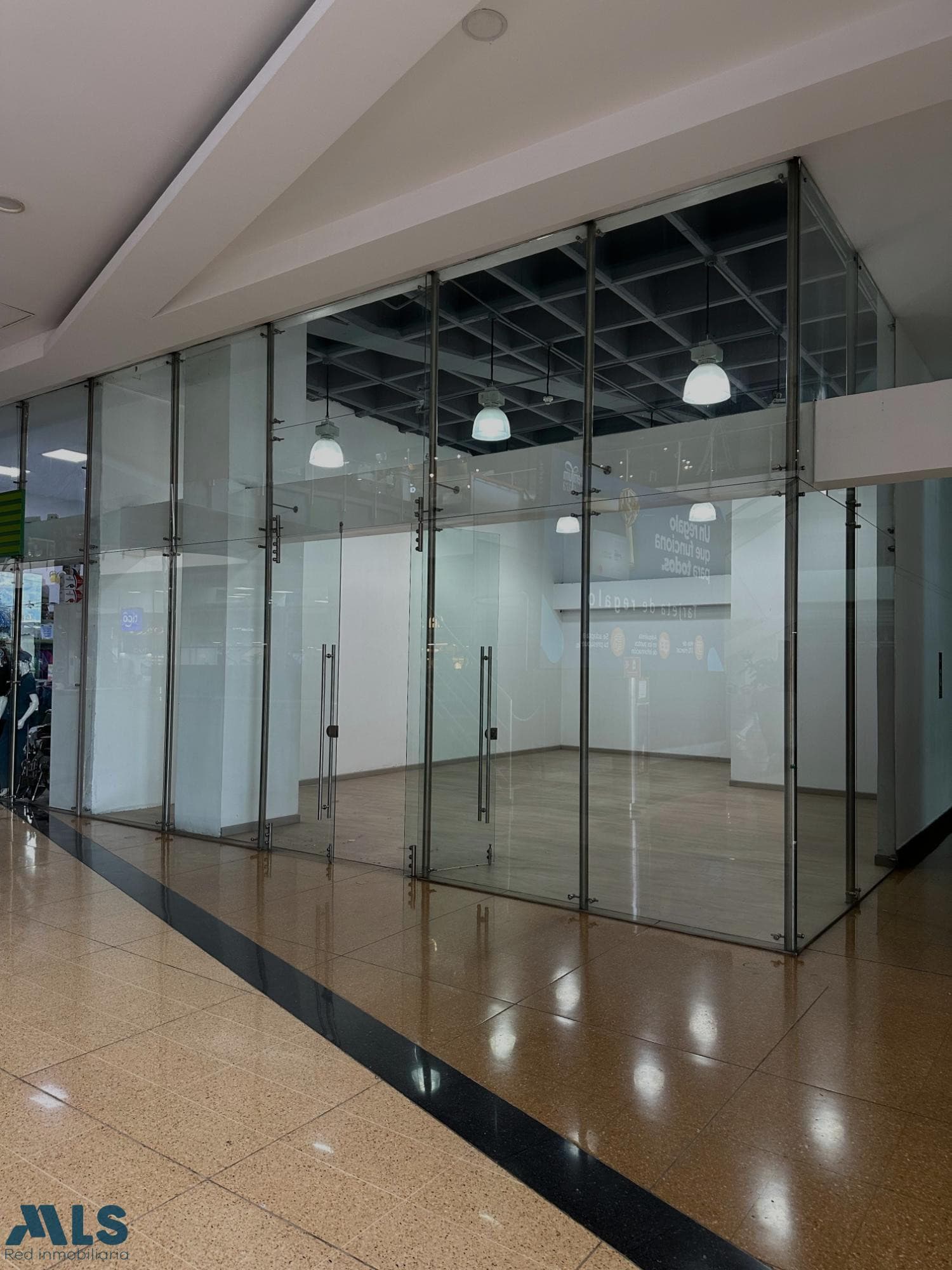 Local Comercial en venta en Poblado, Medellín — foto 1 de 9
