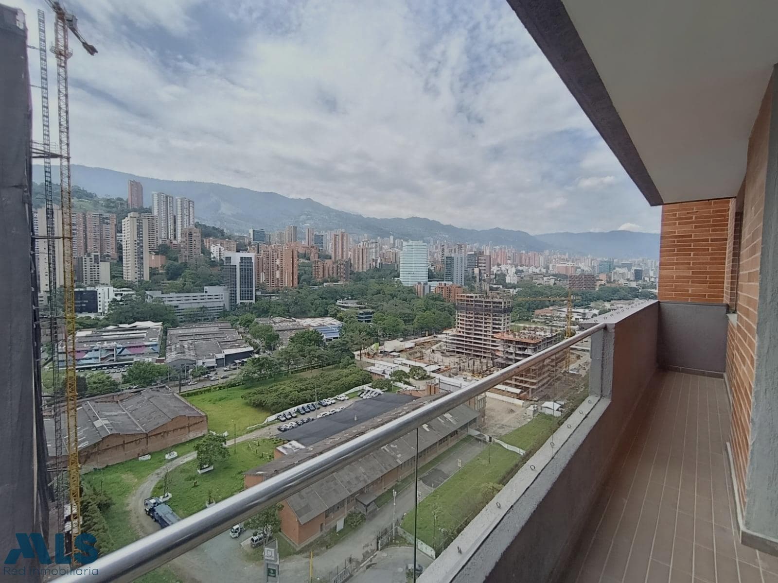 Apartamento en venta en Ciudad del Rio, Poblado, Medellín — foto 1 de 18