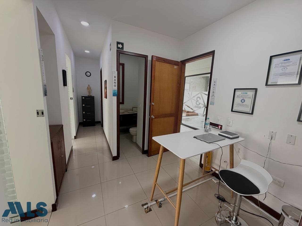 Oficina en venta en El Tesoro, Poblado, Medellín — foto 1 de 21