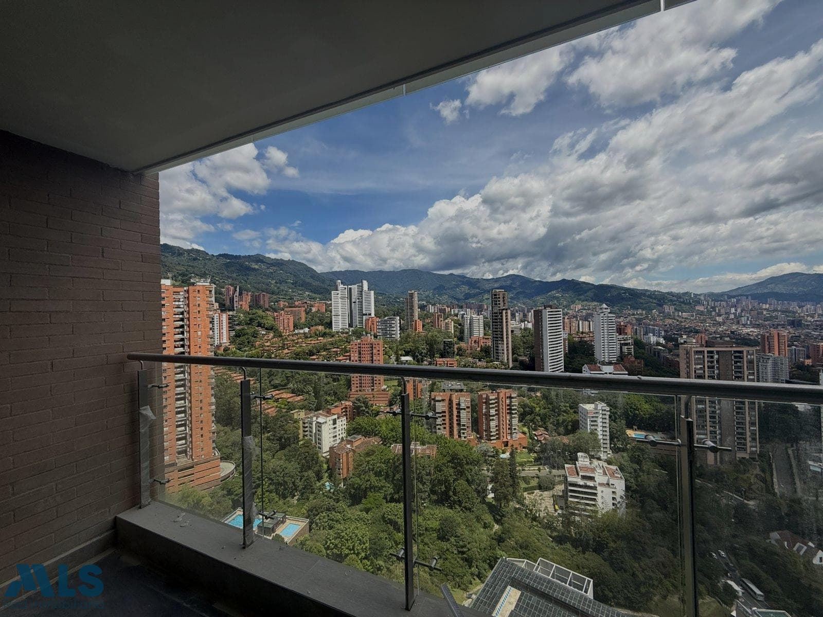 Apartamento en venta en Los Balsos Nº 1, Poblado, Medellín — foto 1 de 27