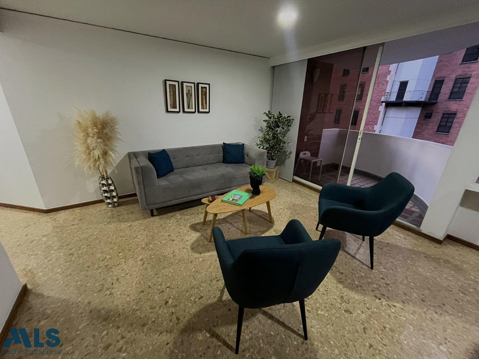 Apartamento en venta en Poblado, Medellín — foto 1 de 25