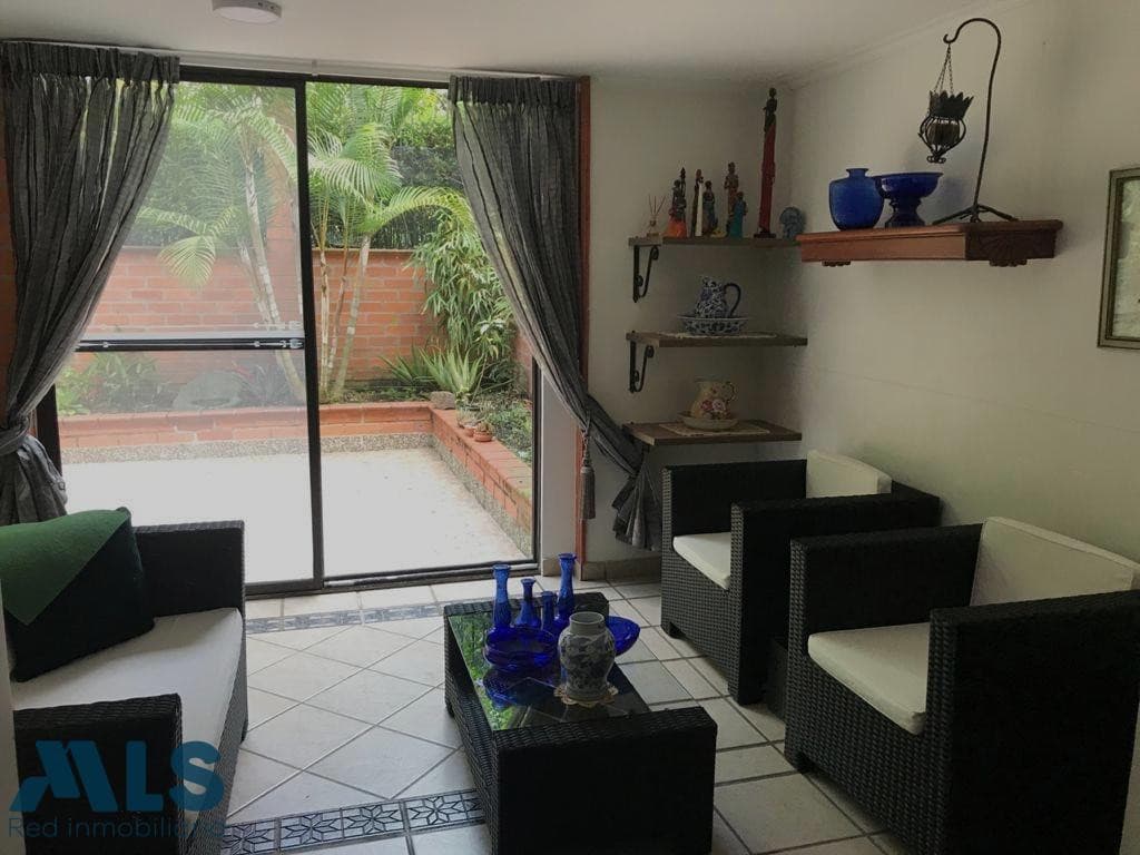 Casa en venta en La Visitación, Poblado, Medellín — foto 1 de 13