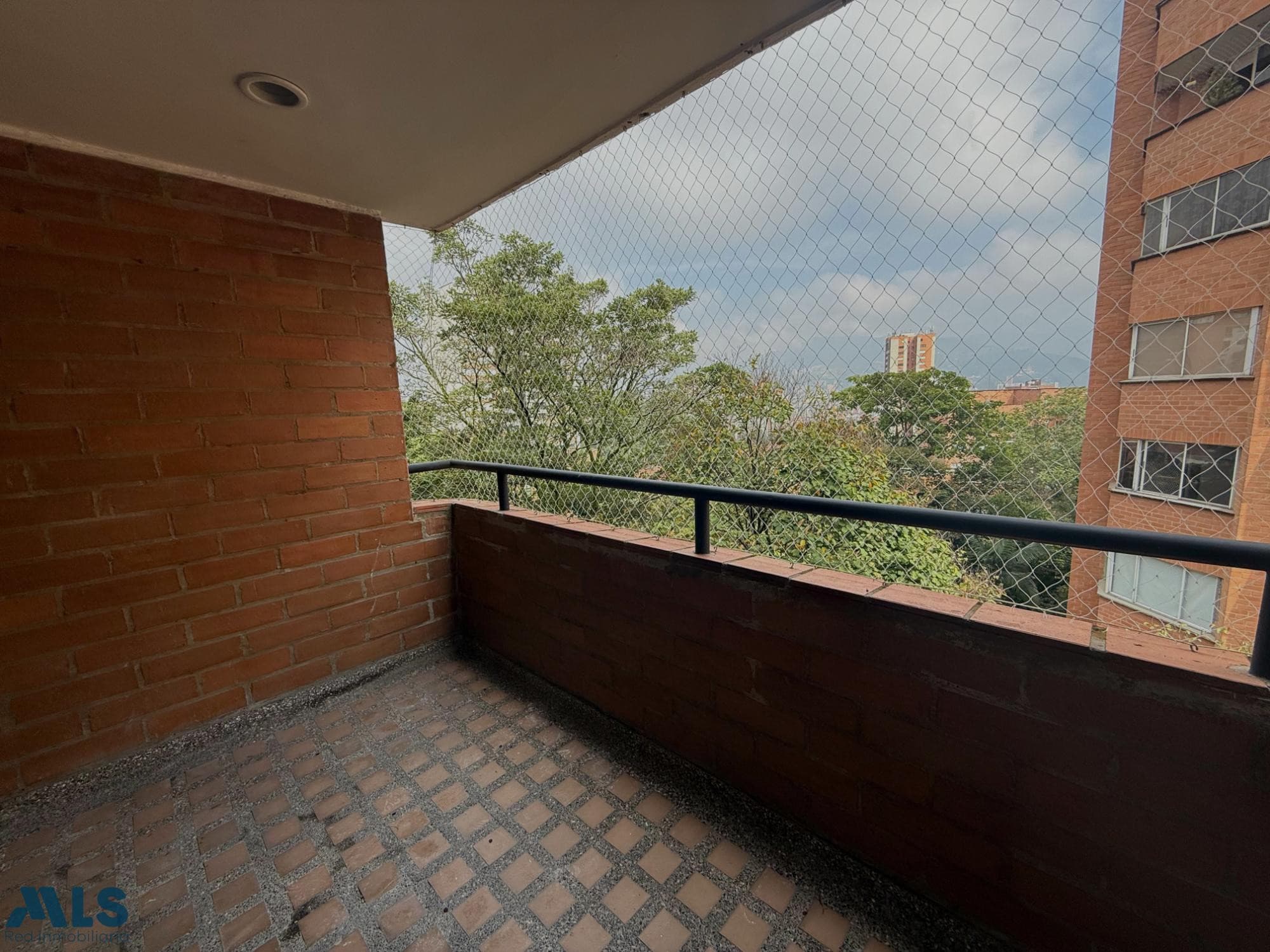 Apartamento en venta en La Frontera, Poblado, Medellín — foto 1 de 19