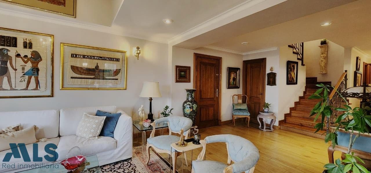 Apartamento en venta en El Tesoro, Poblado, Medellín — foto 1 de 24