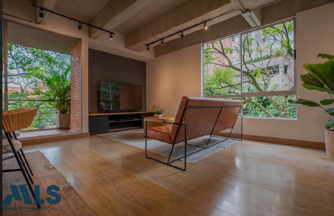 Apartamento en venta en Lalinde, Poblado, Medellín — foto 1 de 16