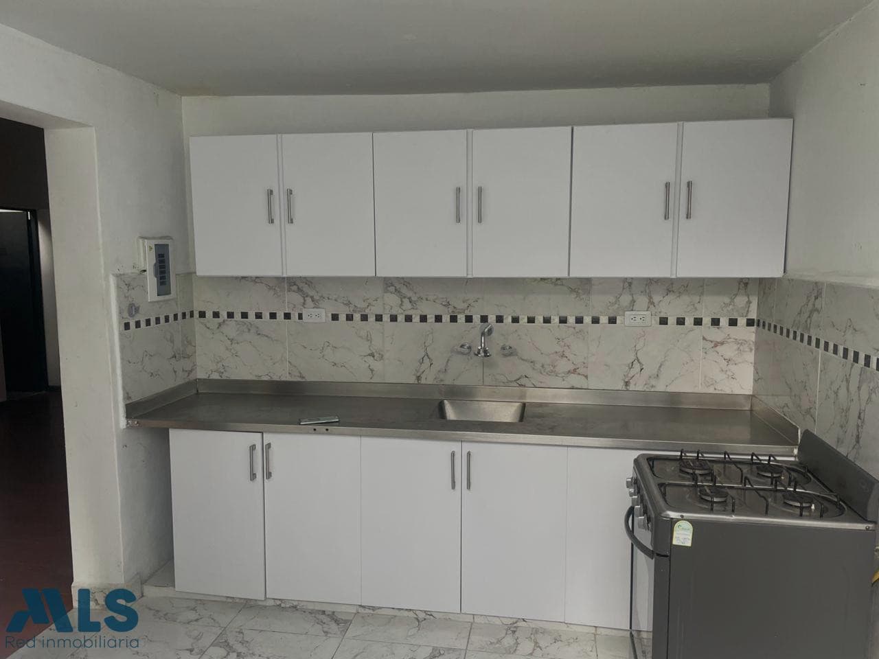 Casa en venta en Santa Teresita, Laureles, Medellín — foto 1 de 61