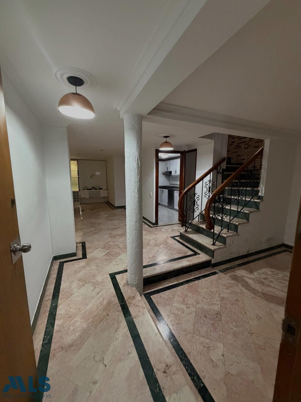 Casa en venta en La Mota, Belén Guayabal, Medellín — foto 1 de 18