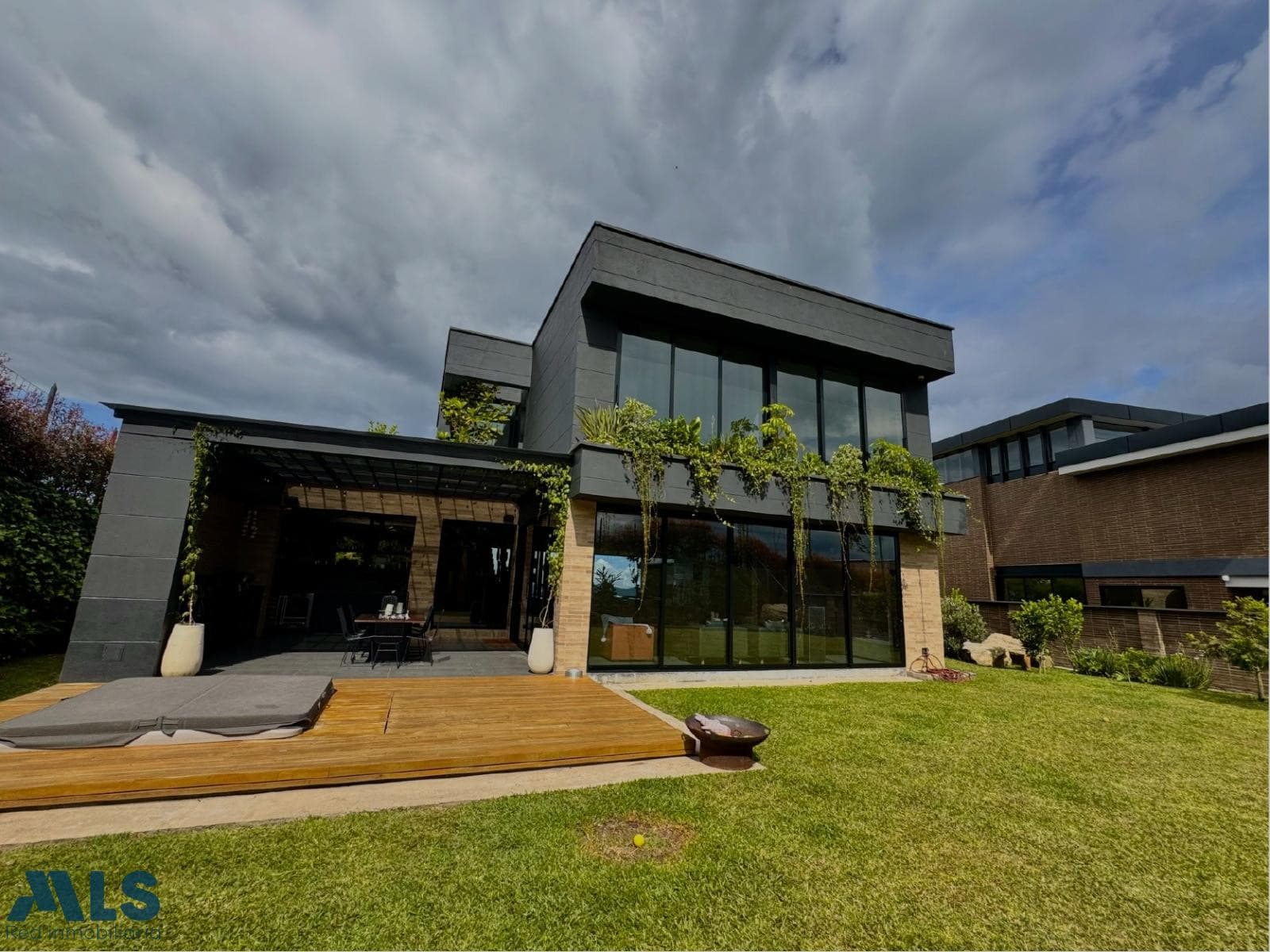 Casa en venta en V. El Silencio, Aburra Sur, Envigado — foto 1 de 32