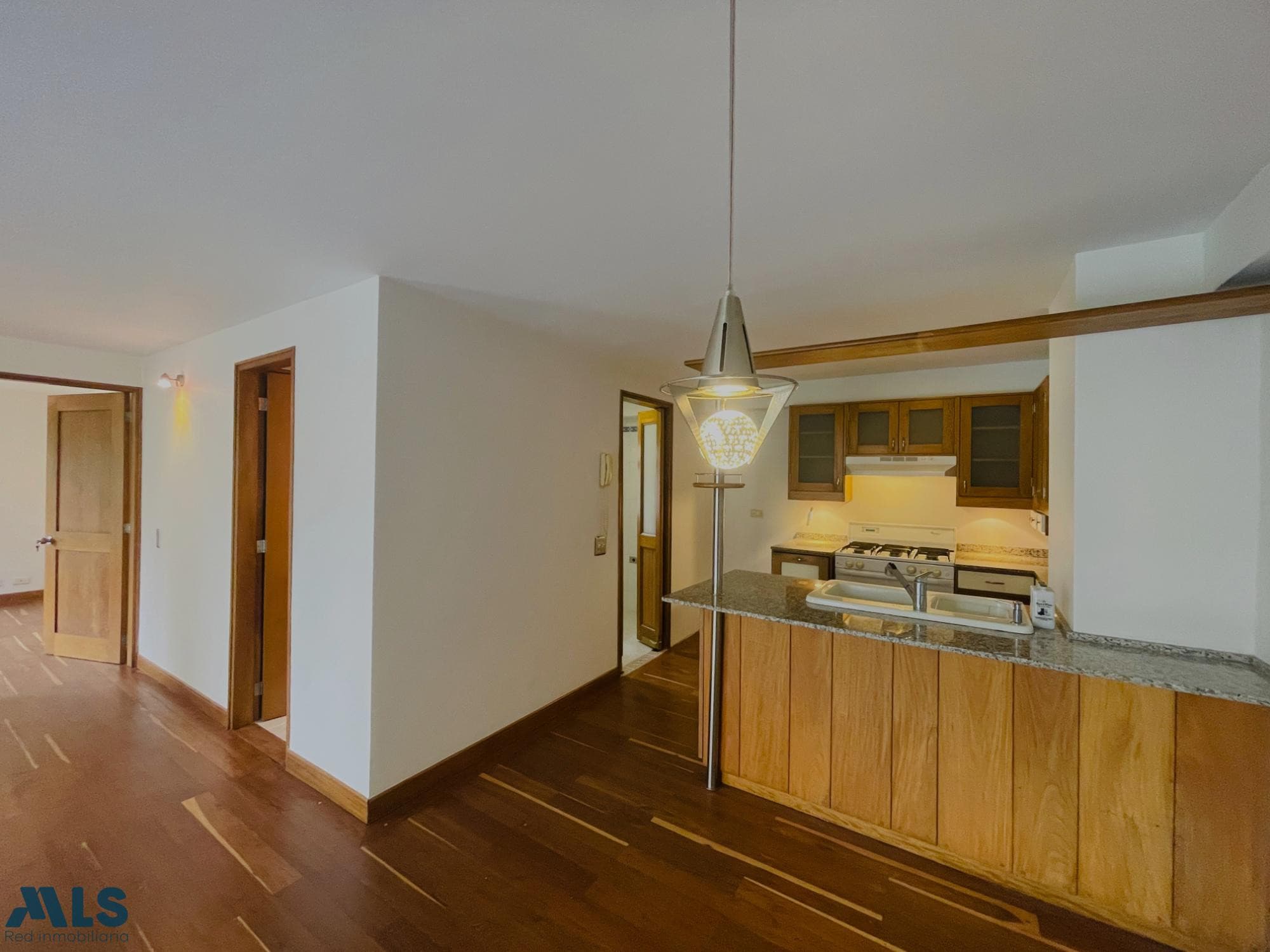 Apartamento en venta en La Frontera, Poblado, Medellín — foto 1 de 25