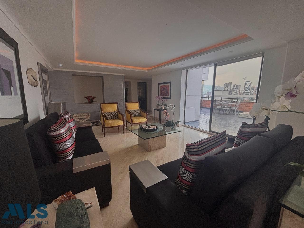 Apartamento en venta en La Florida, Poblado, Medellín — foto 1 de 37