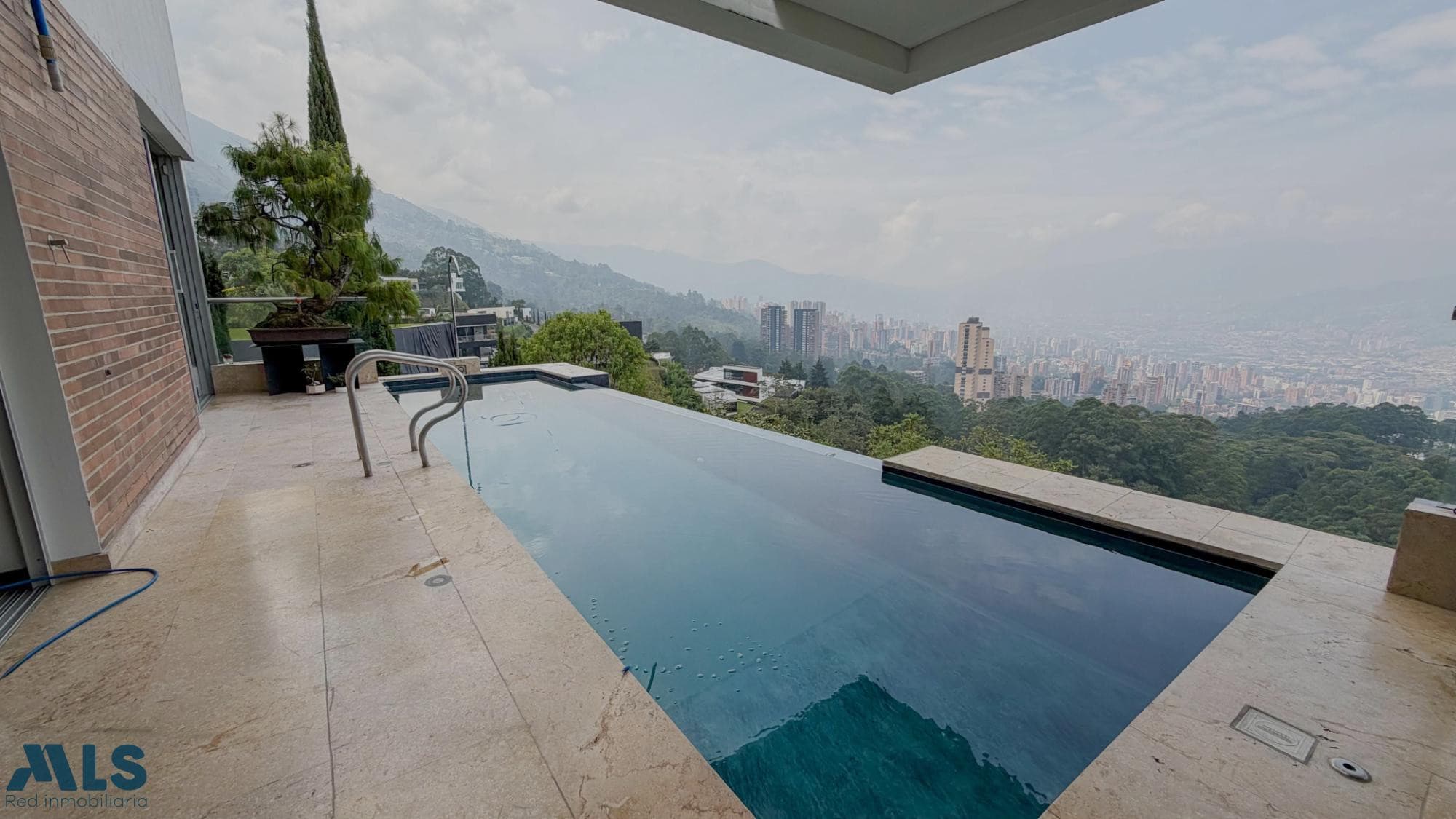 Casa en venta en Las Palmas, Poblado, Medellín — foto 1 de 29