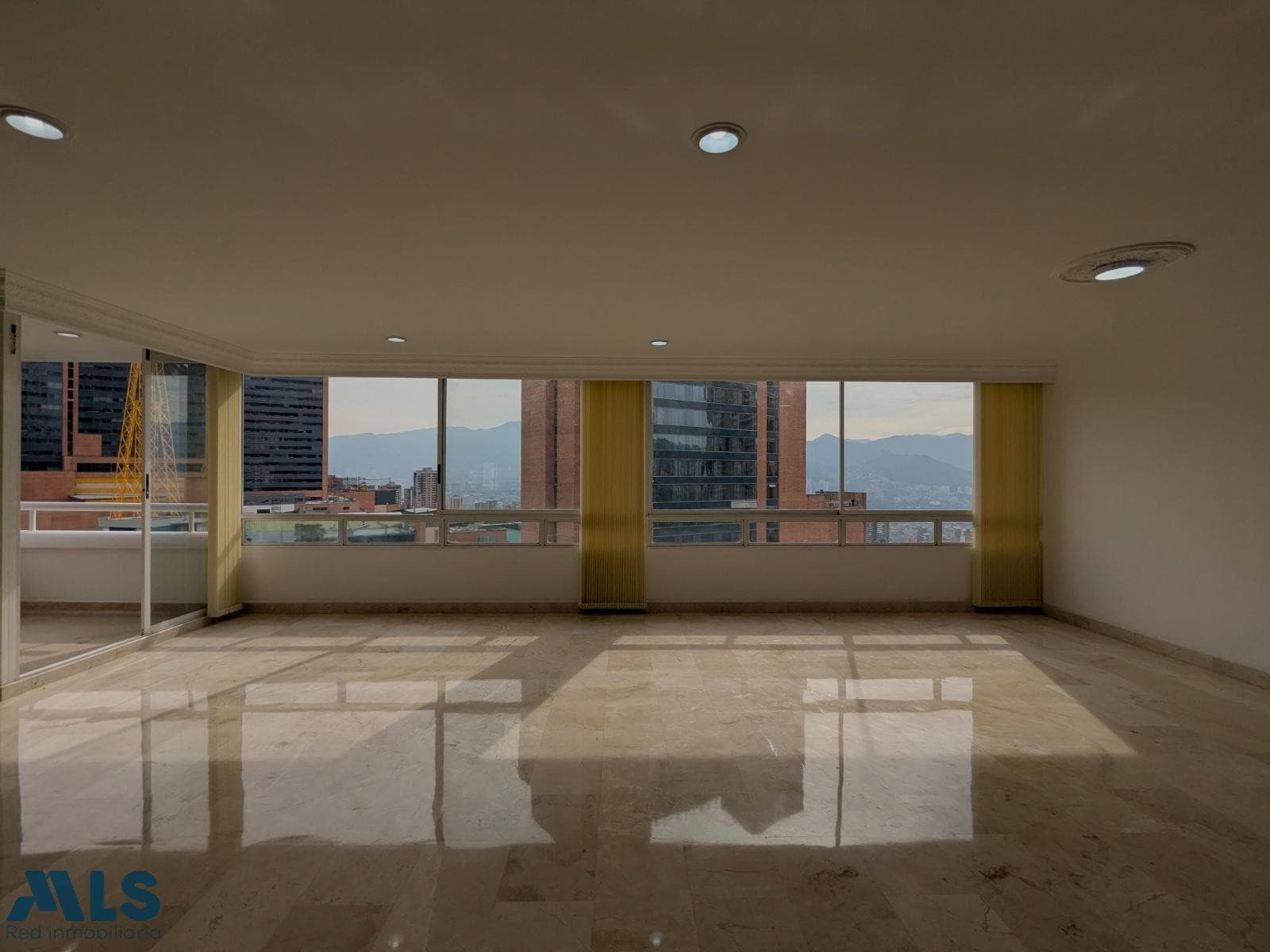 Apartamento en venta en El Tesoro, Poblado, Medellín — foto 1 de 17