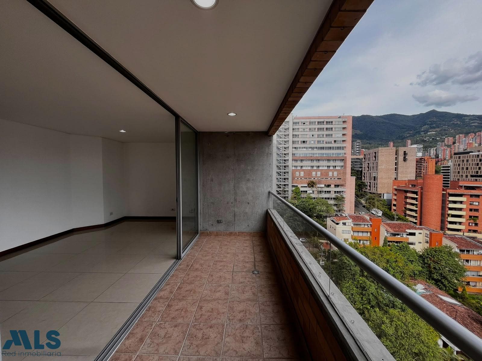 Apartamento en venta en Castropol, Poblado, Medellín — foto 1 de 24