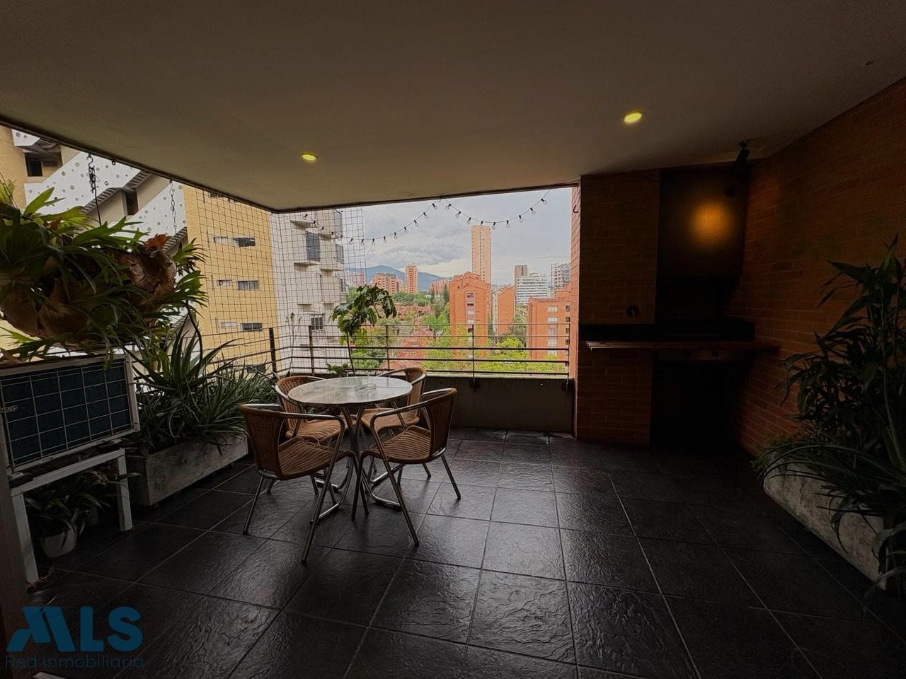 Apartamento en venta en La Florida, Poblado, Medellín — foto 1 de 20