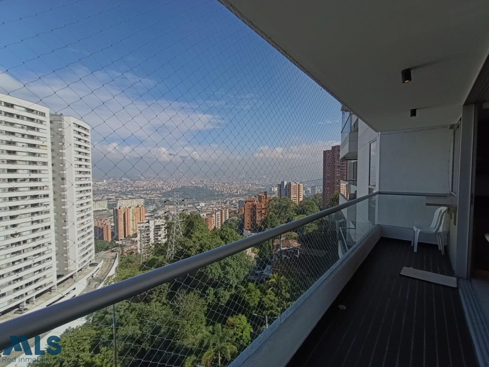Apartamento en venta en Loma Del Indio, Poblado, Medellín — foto 1 de 21