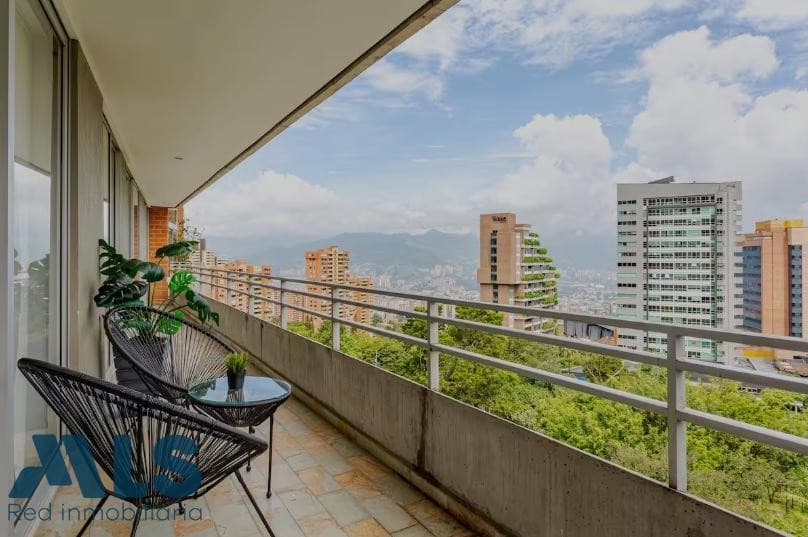 Apartamento en venta en El Tesoro, Poblado, Medellín — foto 1 de 17