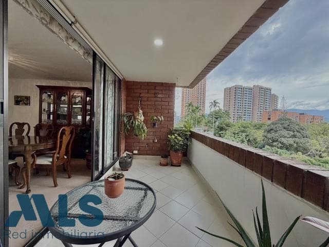 Apartamento en venta en Los Balsos Nº 1, Poblado, Medellín — foto 1 de 25