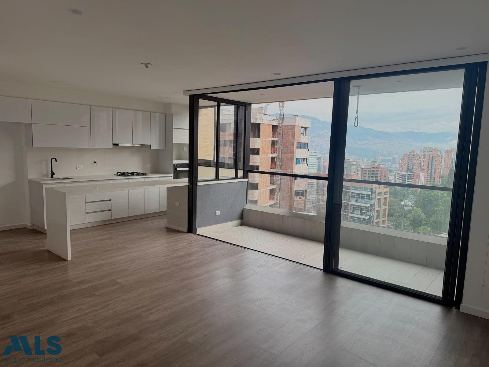 Apartamento en venta en Castropol, Poblado, Medellín — foto 1 de 18