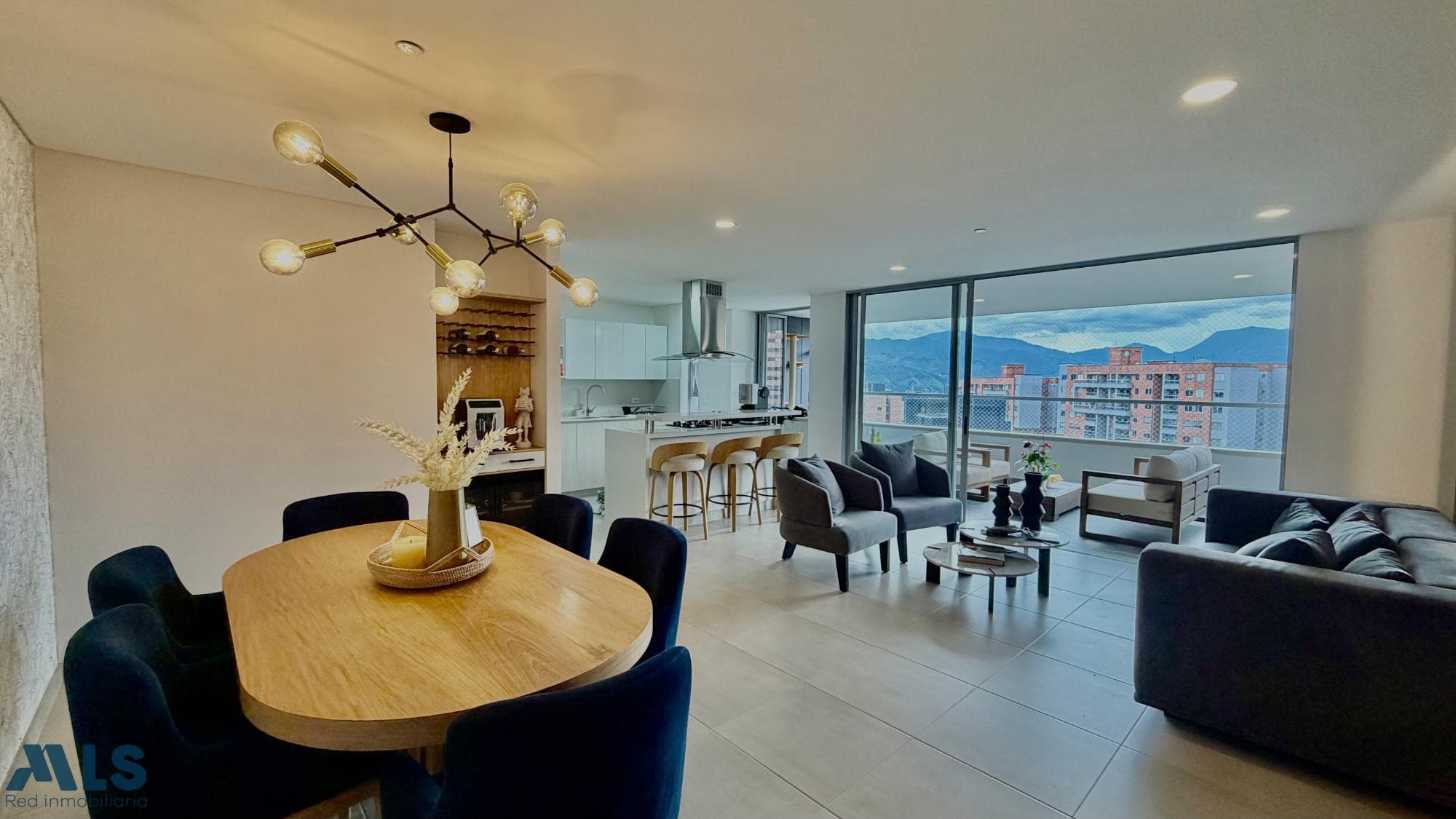 Apartamento en venta en El Esmeraldal, Aburra Sur, Envigado — foto 1 de 24