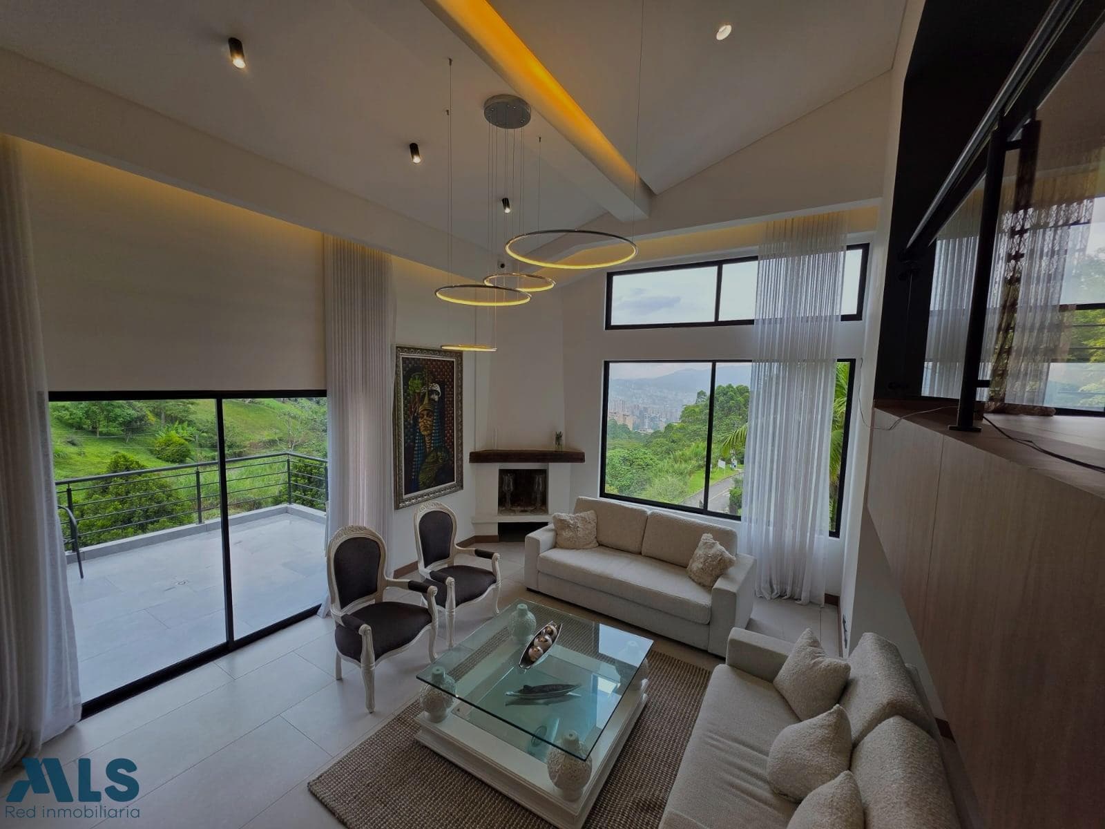 Casa en venta en Las Palmas, Poblado, Medellín — foto 1 de 43