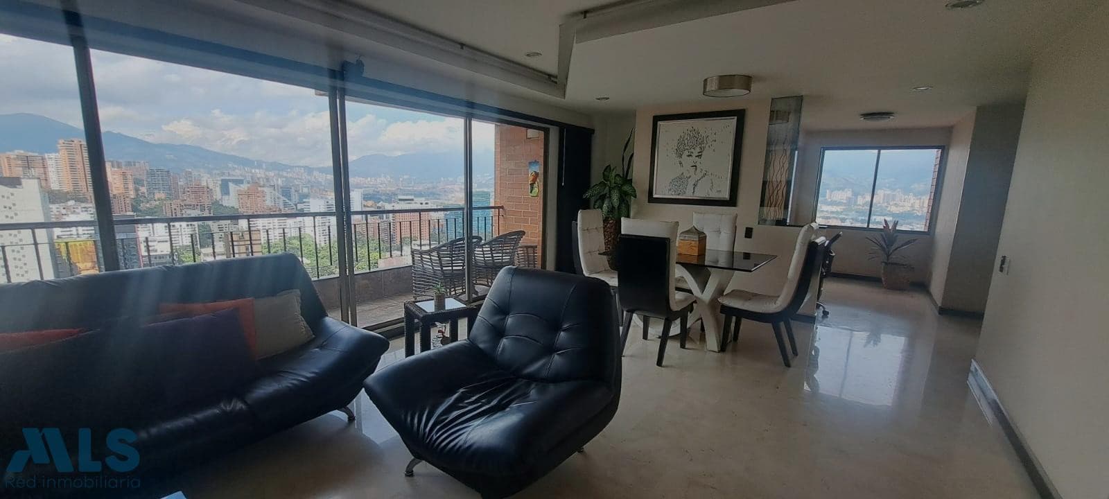 Apartamento en venta en Lalinde, Poblado, Medellín — foto 1 de 16
