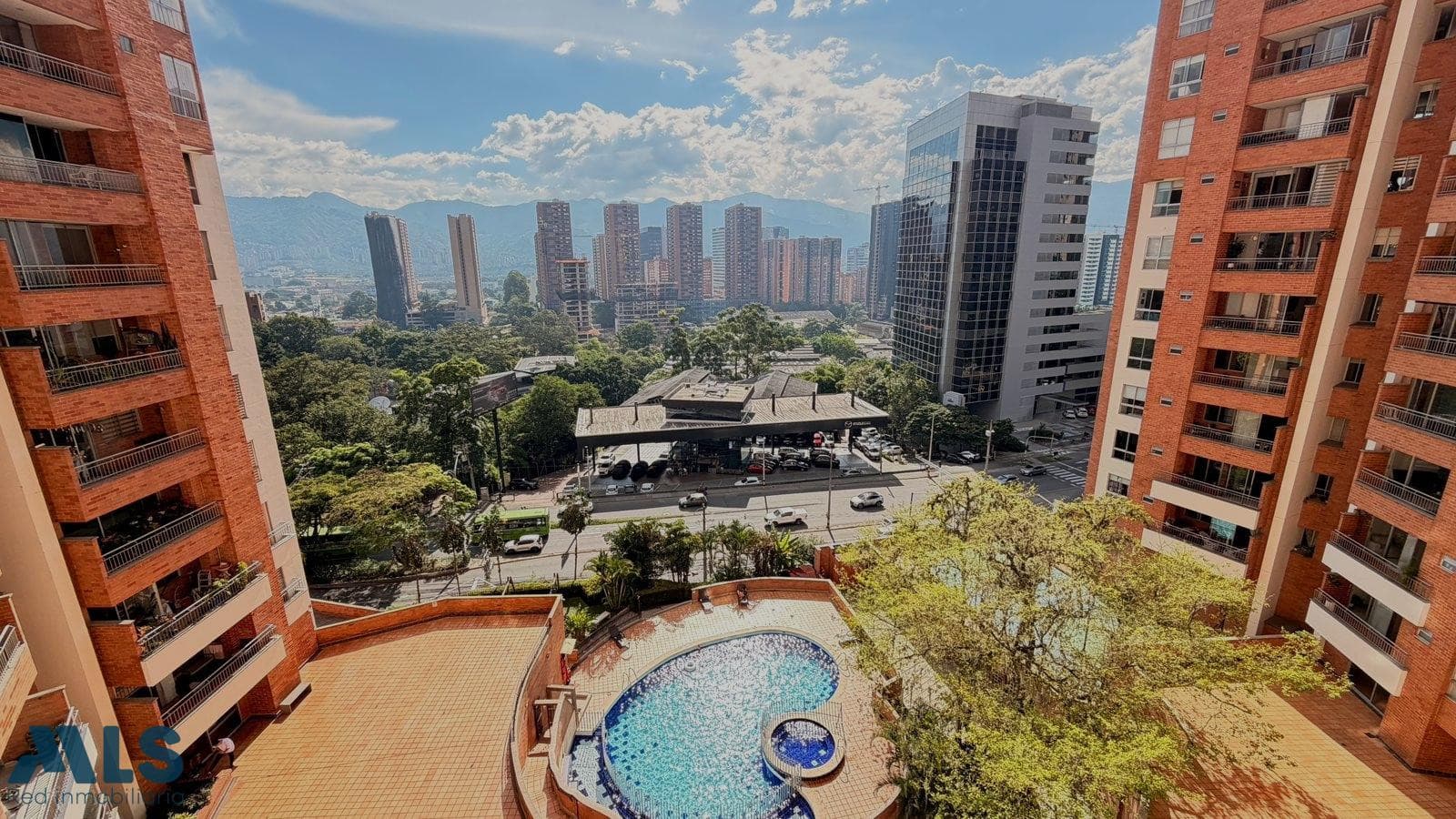 Apartamento en venta en Castropol, Poblado, Medellín — foto 1 de 21