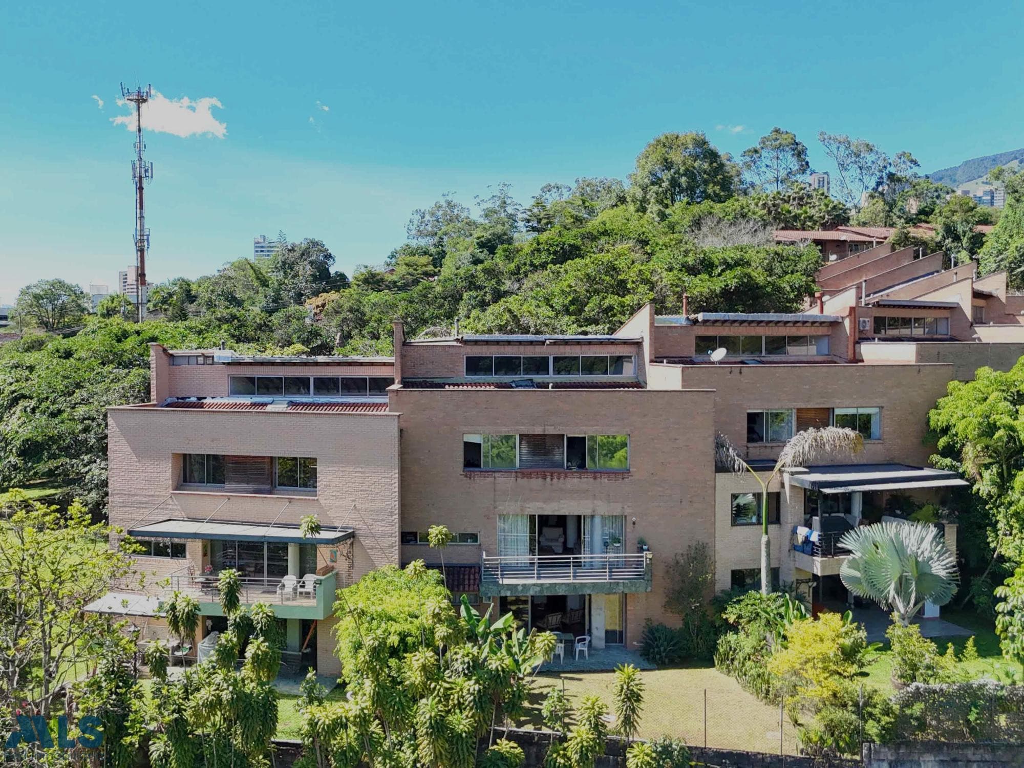 Casa en venta en Loma De Benedictinos, Aburra Sur, Envigado — foto 1 de 31