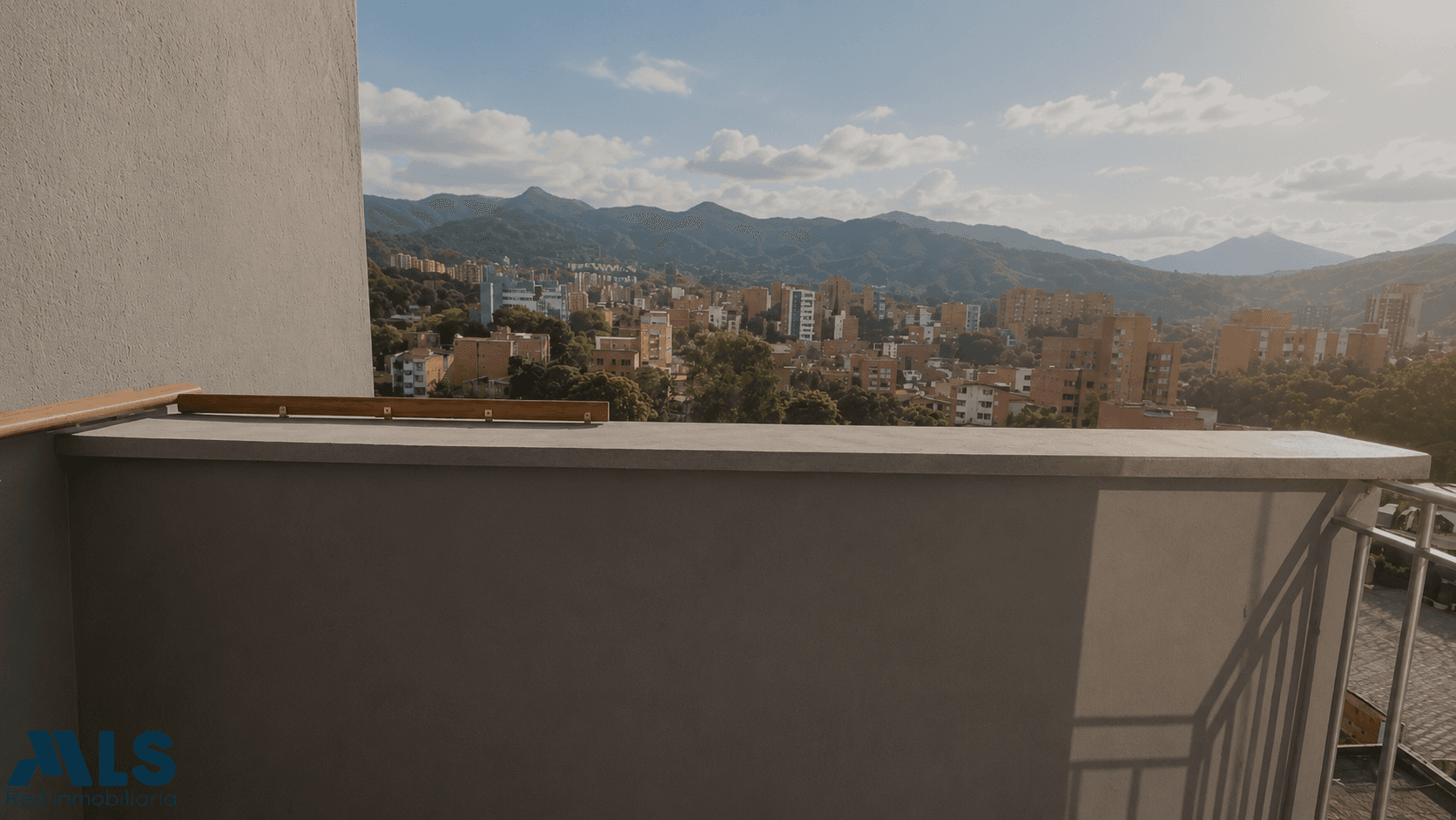Apartamento en venta en La Castellana, Laureles, Medellín — foto 1 de 10