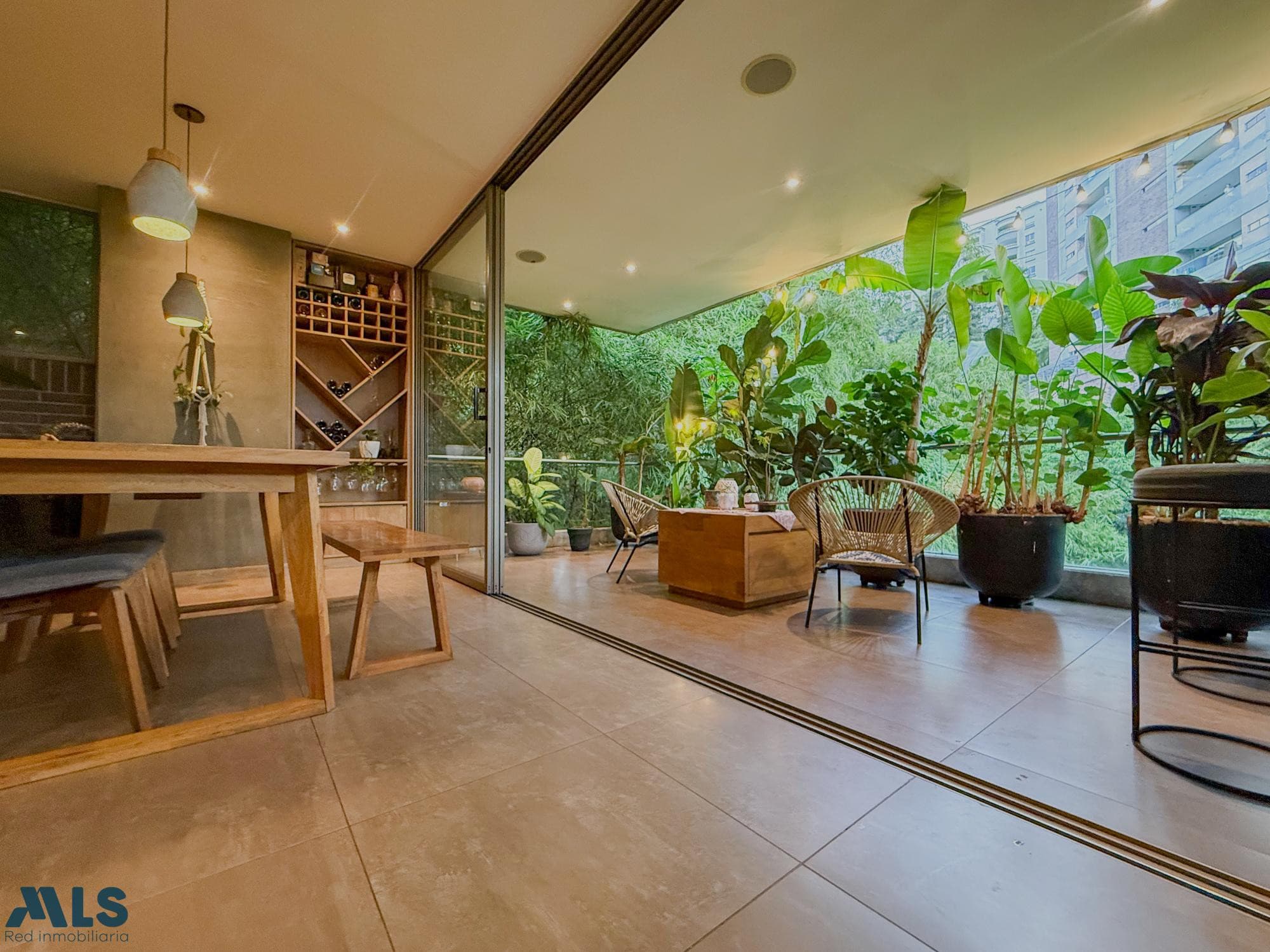 Apartamento en venta en Poblado, Medellín — foto 1 de 16