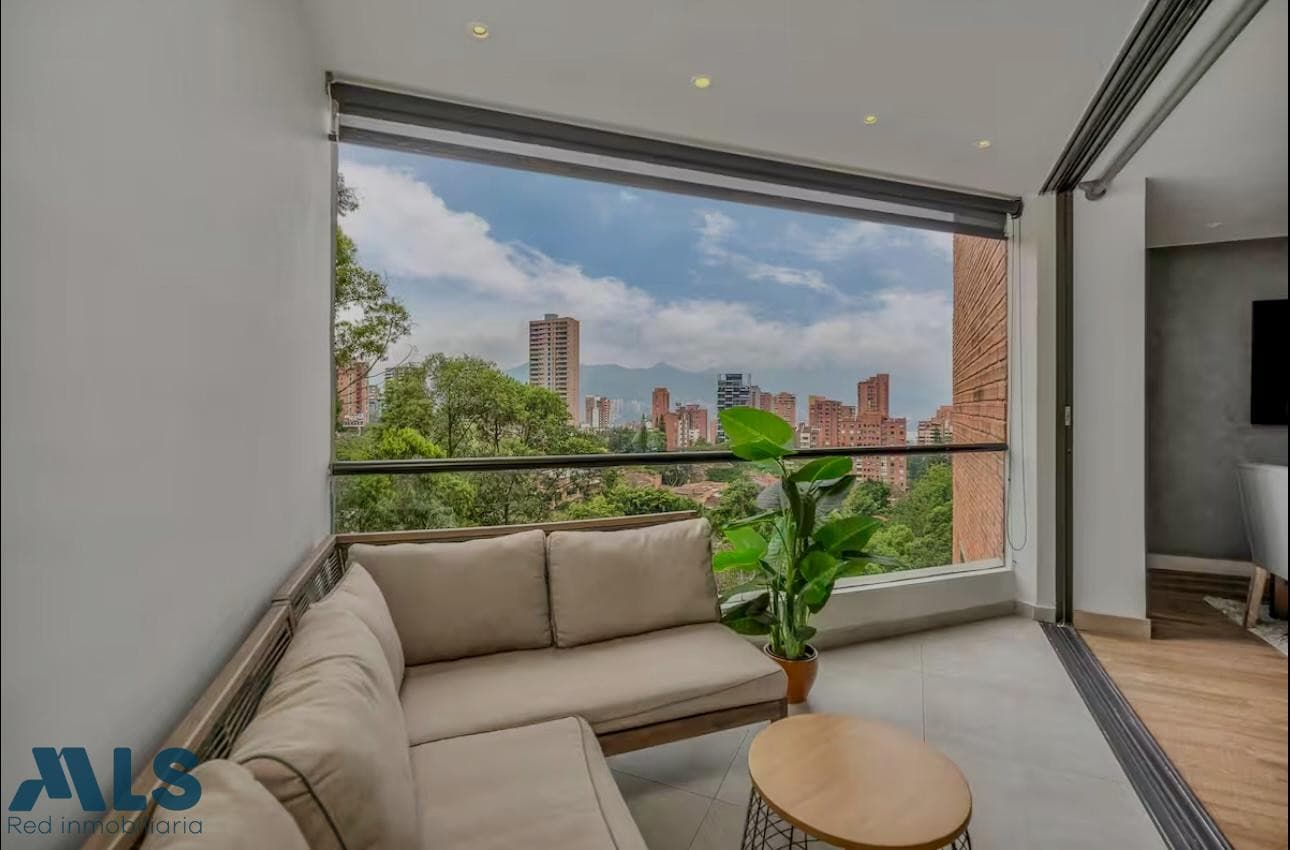 Apartamento en venta en El Tesoro, Poblado, Medellín — foto 1 de 22