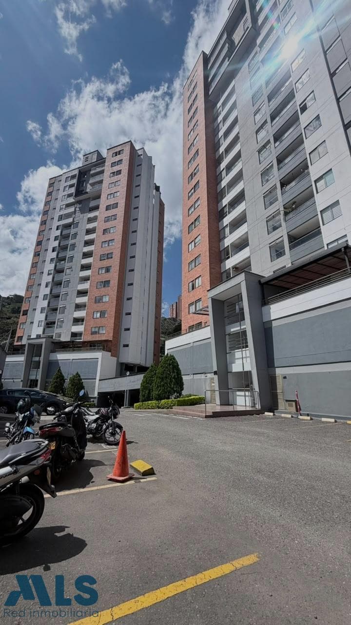 Apartamento en venta en Castropol, Poblado, Medellín — foto 1 de 14
