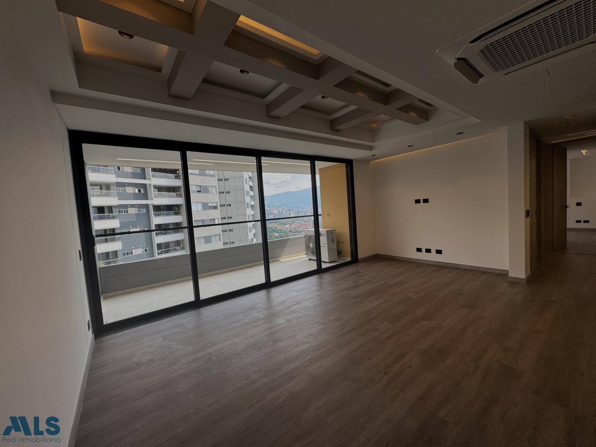 Apartamento en venta en Barrio Mesa, Aburra Sur, Envigado — foto 1 de 24