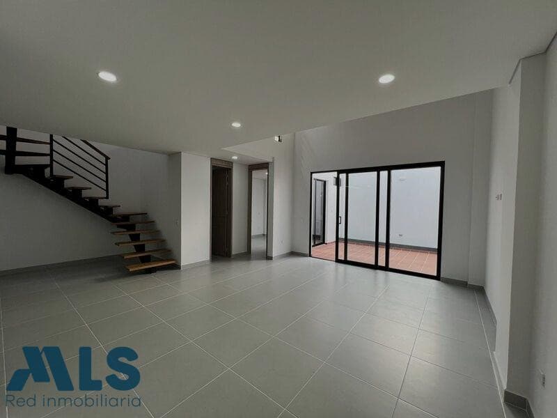 Casa en venta en Urbano (la, Oriente Antioqueño, La Ceja — foto 1 de 24