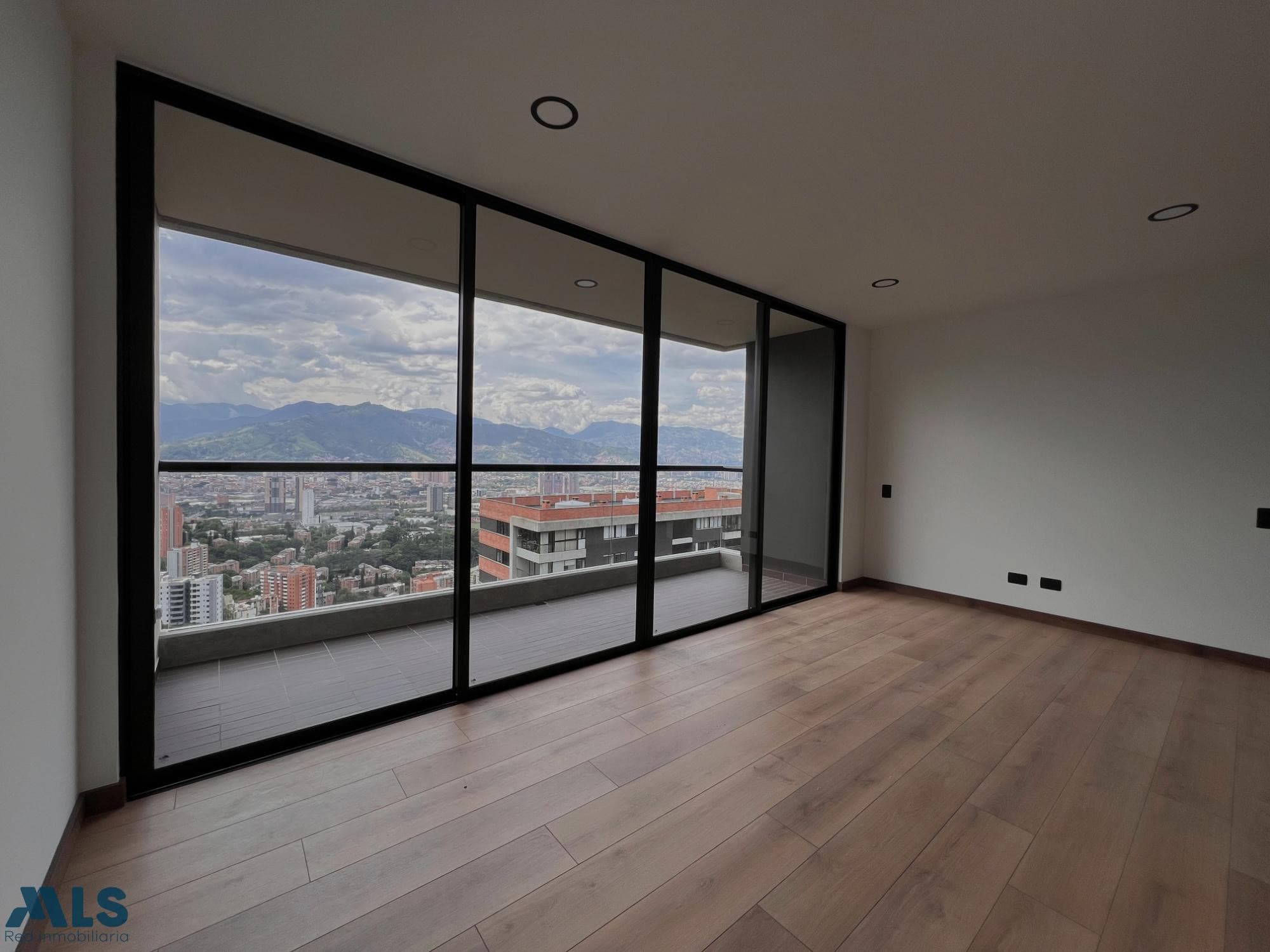 Apartamento en venta en El Trianón, Aburra Sur, Envigado — foto 1 de 12