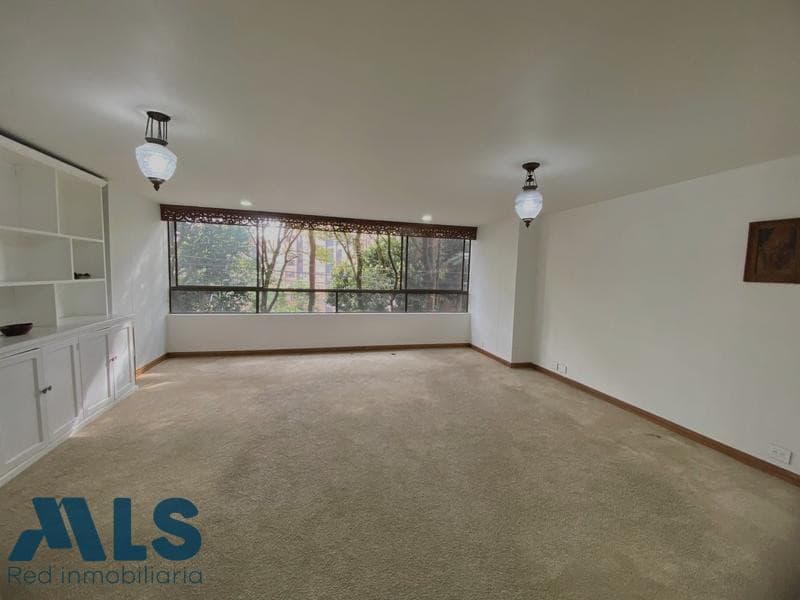 Apartamento en venta en Poblado, Medellín — foto 1 de 29