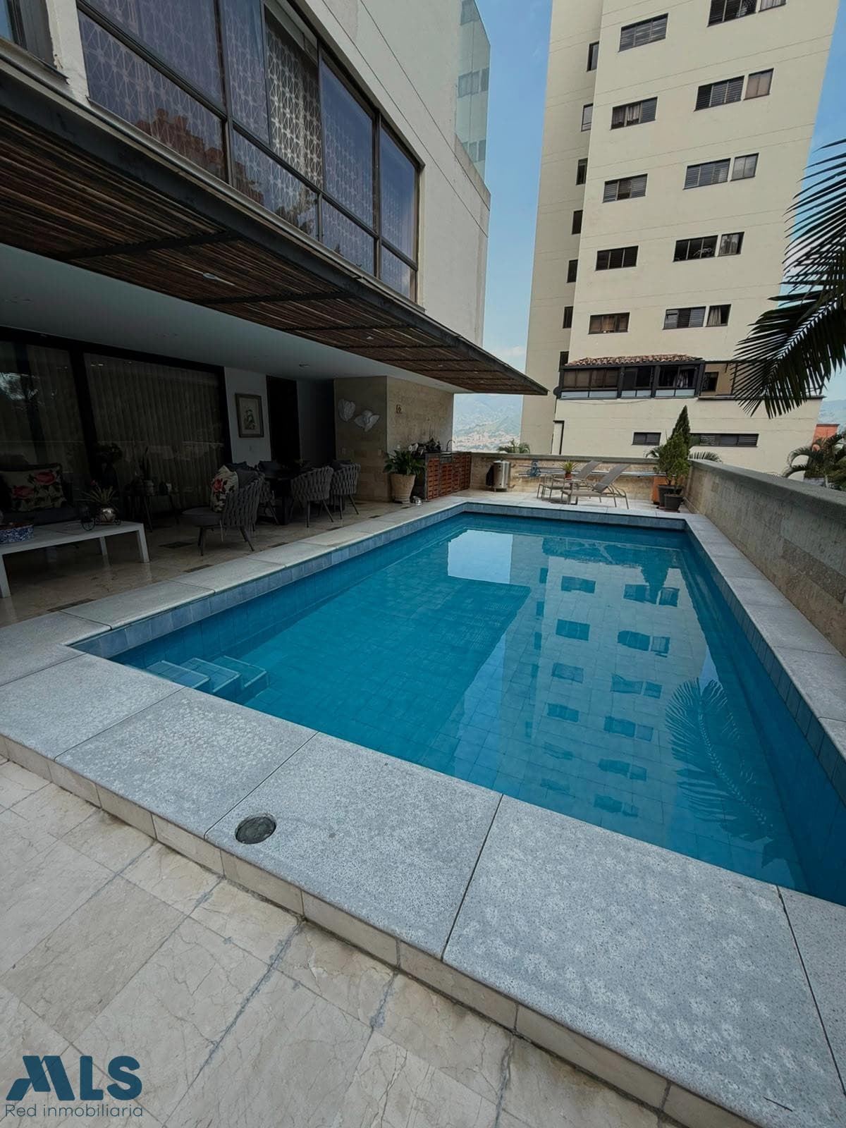 Apartamento en venta en El Campestre, Poblado, Medellín — foto 1 de 20