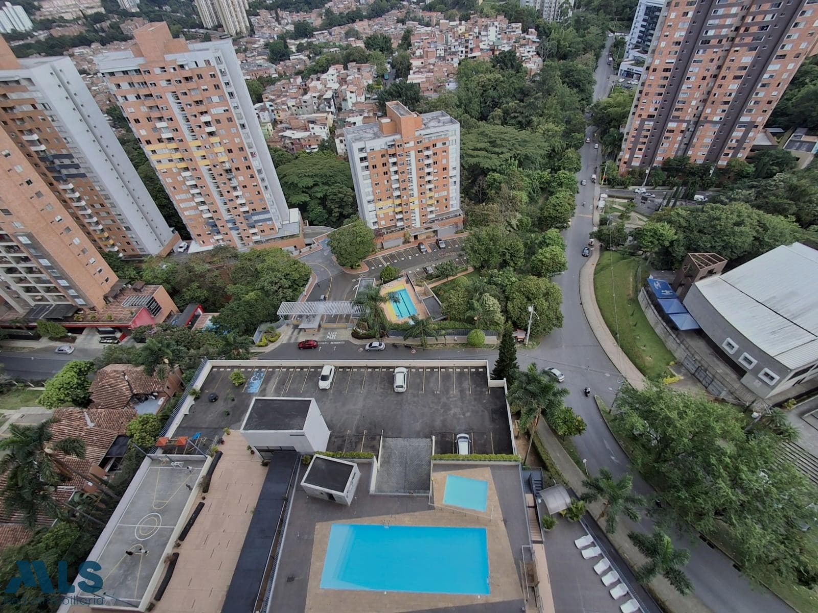 Apartamento en venta en Loma De Los Bernal, Belén Guayabal, Medellín — foto 1 de 15