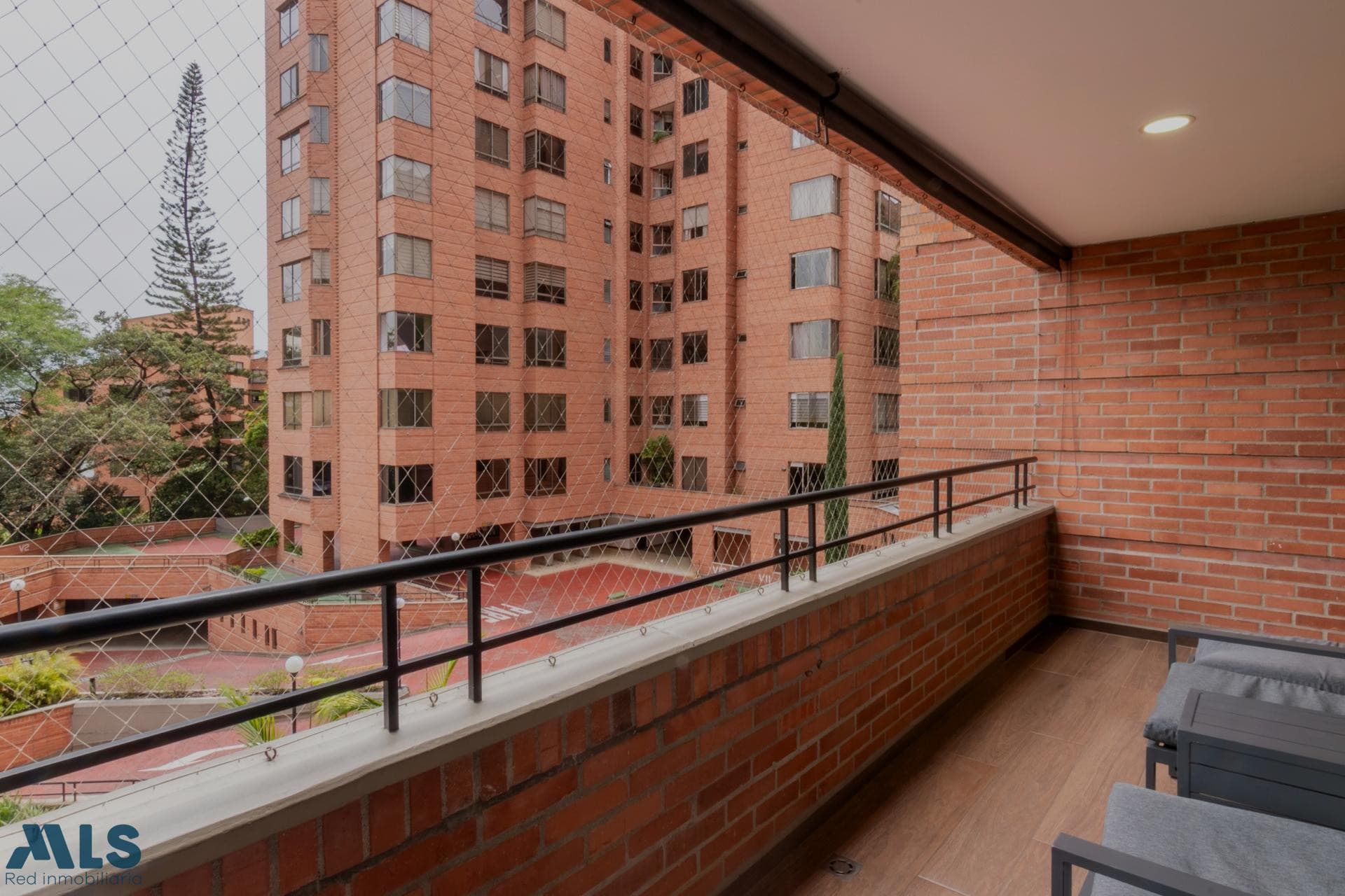 Apartamento en venta en El Tesoro, Poblado, Medellín — foto 1 de 30