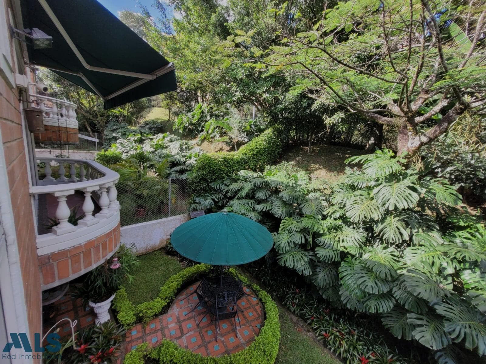 Casa en venta en Las Palmas, Poblado, Medellín — foto 1 de 19