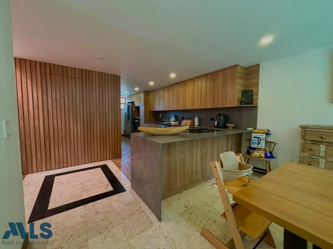 Casa en venta en San Lucas, Poblado, Medellín — foto 1 de 31