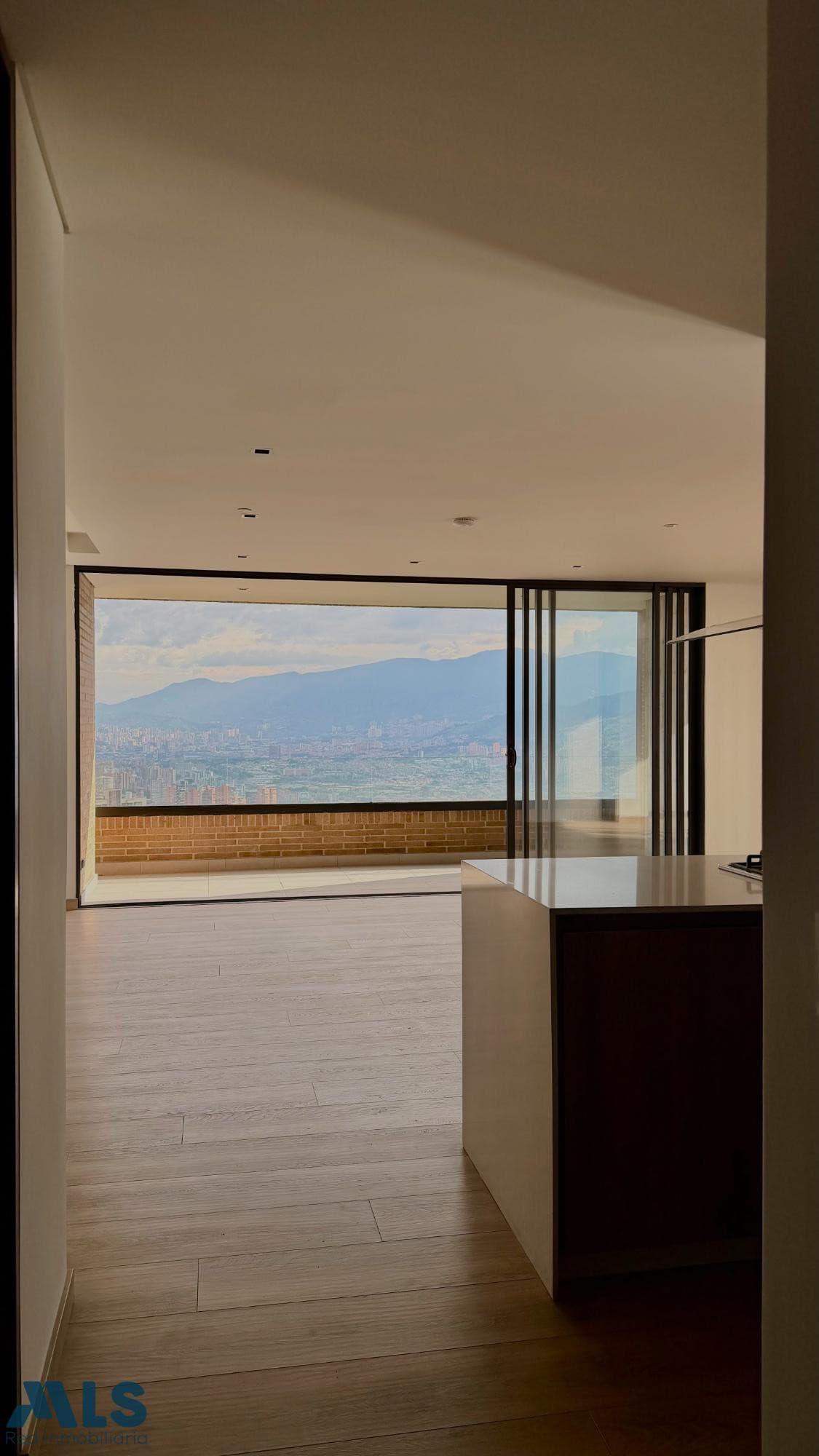 Apartamento en venta en Las Palmas, Poblado, Medellín — foto 1 de 12