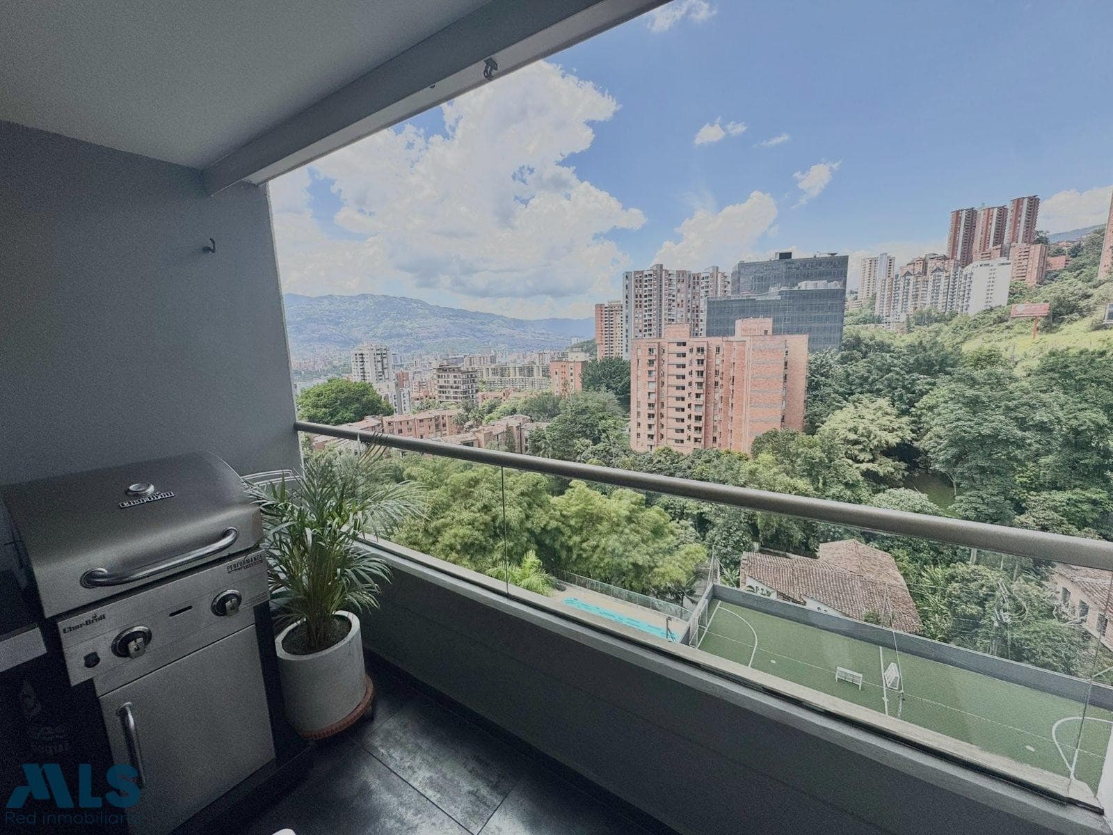 Apartamento en venta en Castropol, Poblado, Medellín — foto 1 de 14