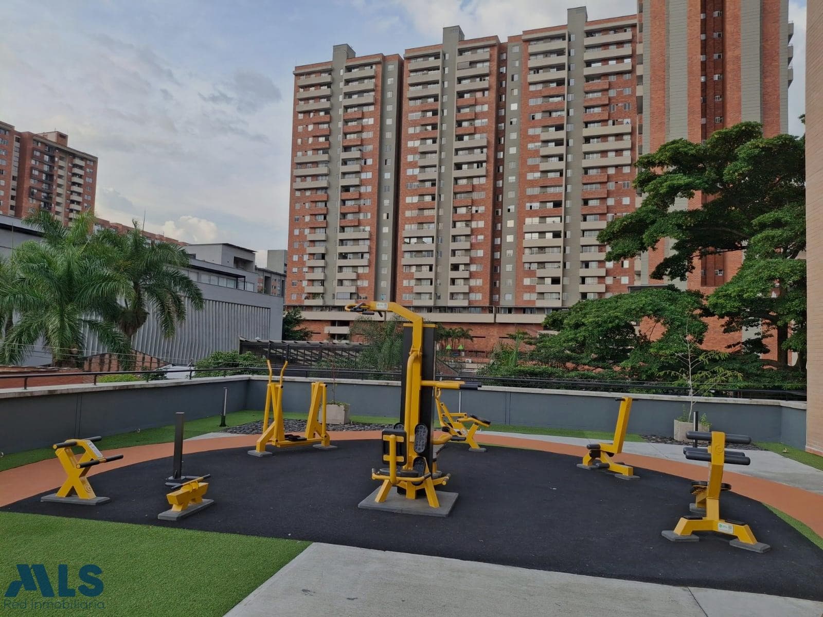 Apartamento en venta en Los Colores, Laureles, Medellín — foto 1 de 27