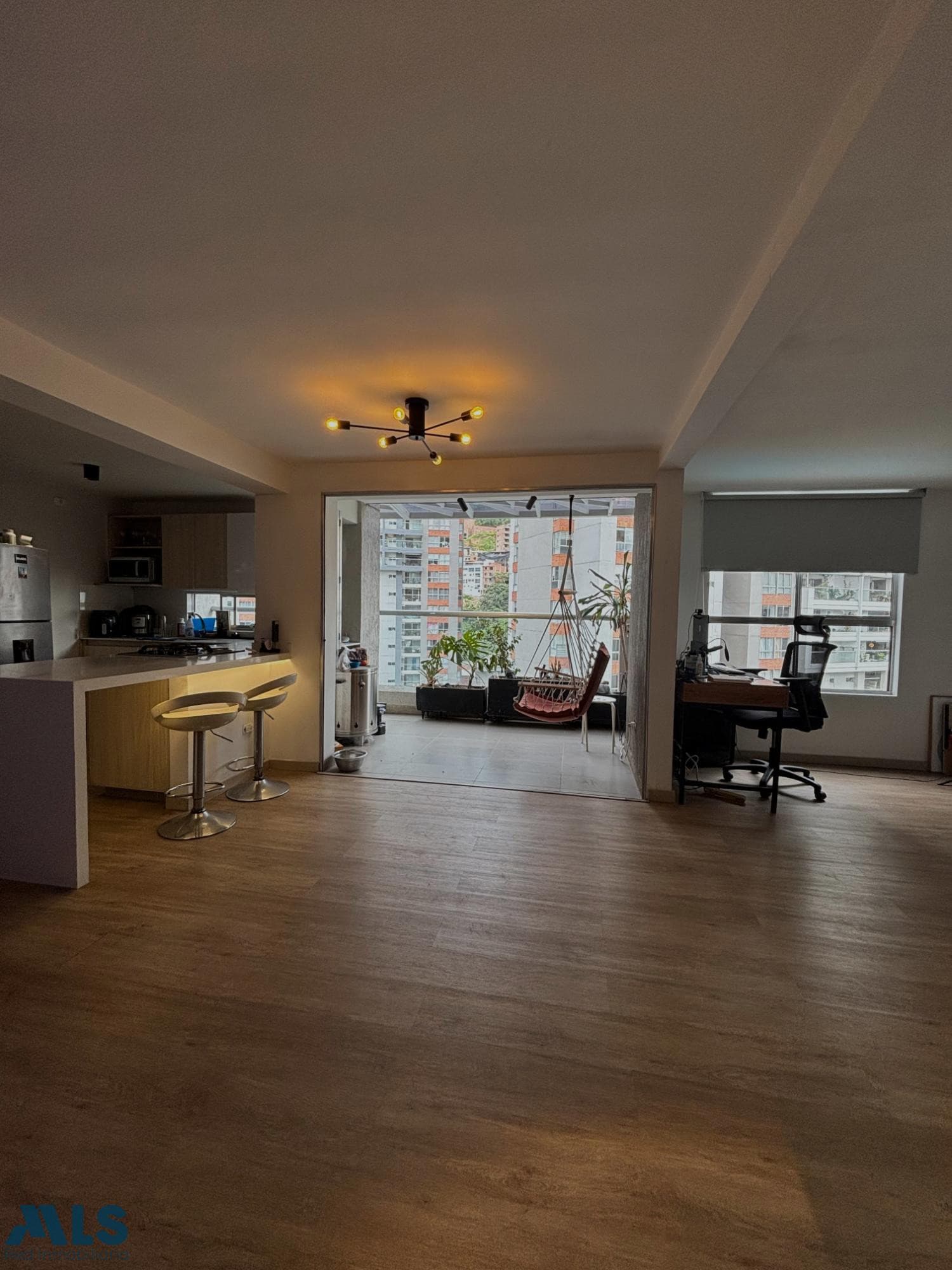 Apartamento en venta en Loma De Los Bernal, Belén Guayabal, Medellín — foto 1 de 18