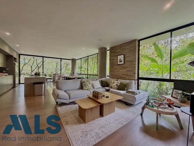 Apartamento en venta en Lalinde, Poblado, Medellín — foto 1 de 31