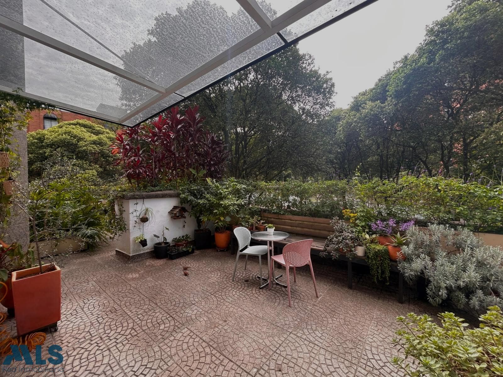 Apartamento en venta en Patio Bonito, Poblado, Medellín — foto 1 de 38