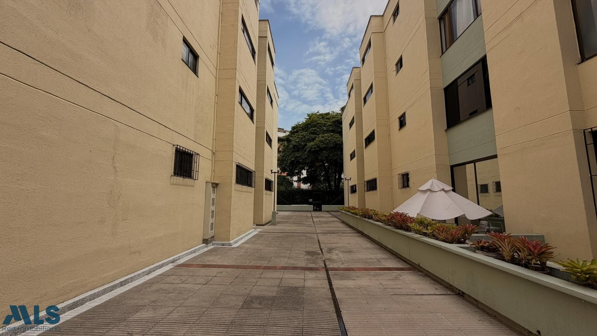 Apartamento en venta en Los Colores, Laureles, Medellín — foto 1 de 15