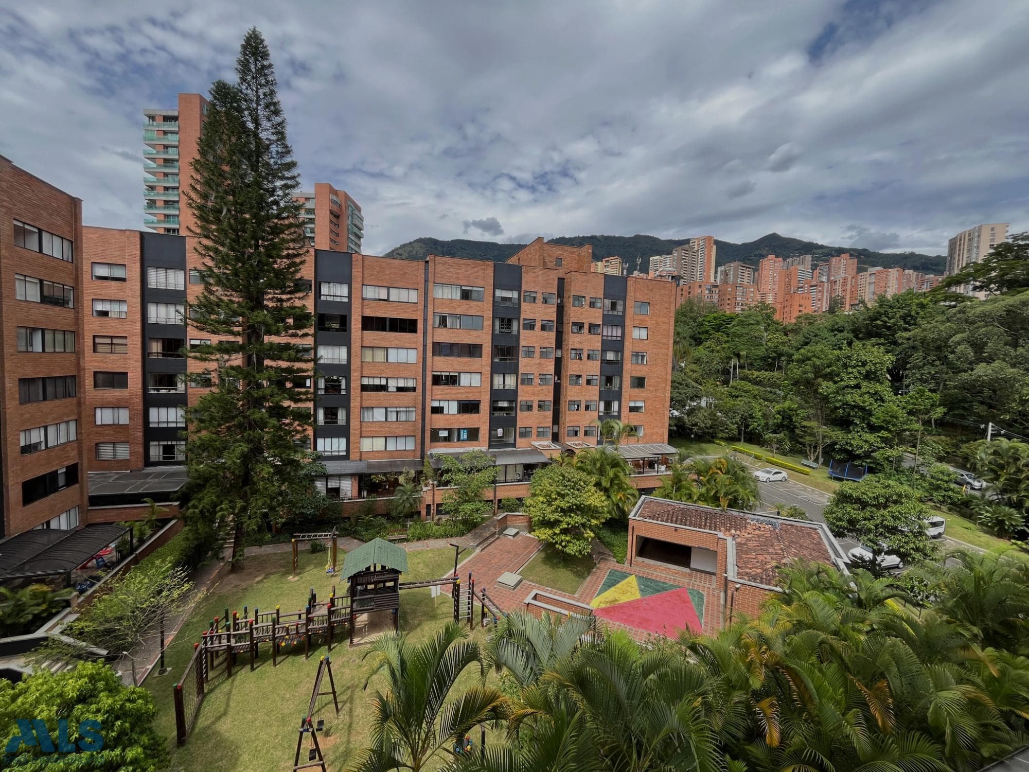 Apartamento en venta en Las Lomas Nº 1, Poblado, Medellín — foto 1 de 20