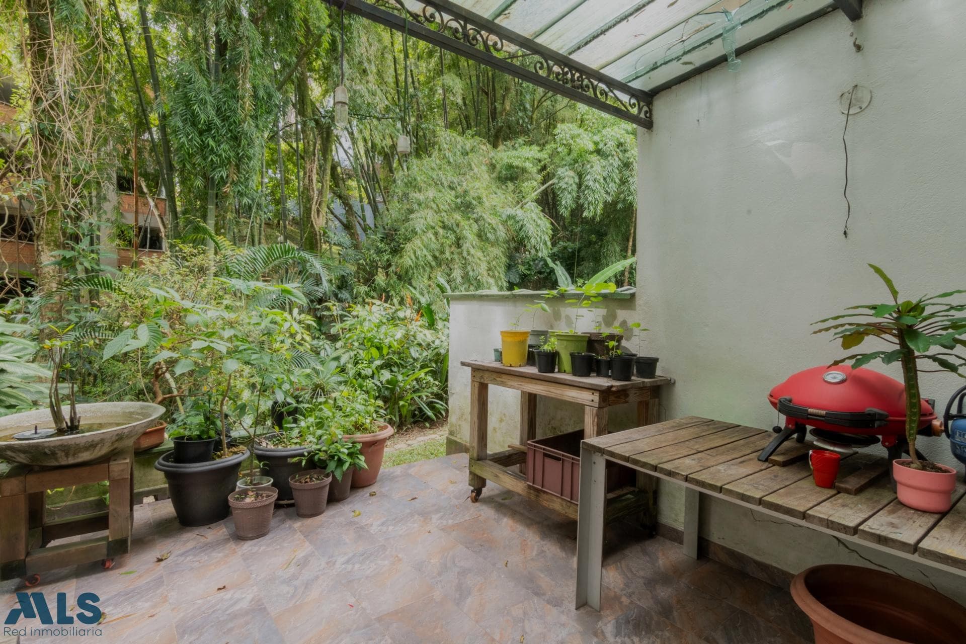 Apartamento en venta en Loma Del Encierro, Poblado, Medellín — foto 1 de 21