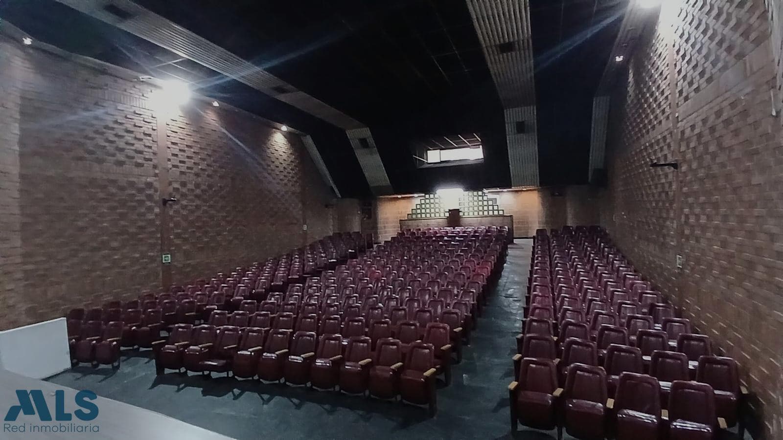 Local Comercial en venta en Centro, Medellín — foto 1 de 39
